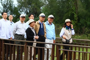 行政院陳 冲 院長視察園區人工濕地，讚許園區生態資源與設計巧思 （嘉義林區管理處 提供）