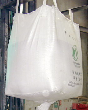 圖 2 96-100 年間使用之噸袋（具下 卸料 口設計，可重複使用） 