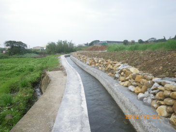 大屯圳改善工程，多孔性生態混凝土材料示範水路（北基農田水利會提供）