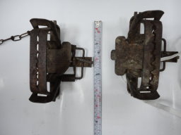 011-013 小型獸鋏（左）直徑未滿10公分；中型獸鋏（中）直徑10公分以上，未滿20公分；大型獸鋏（右）直徑20公分以上 