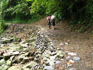 步道沿線生態工法－砌石駁嵌 