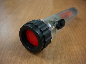 觀星裝備－觀星圖鑑（左）、蓋了紅玻璃紙的手電筒（中）、星座盤（右）