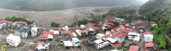 圖 1 98 年莫拉克颱風災區影像範例： （ a ）小林村高空近垂直攝影；（ b ）小林村高空斜拍鳥瞰全區；（ c ）莫拉克颱風後那瑪夏鄉低空斜拍成果 