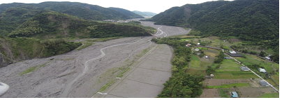 臺東縣達仁鄉大竹溪清疏土石就地利用照片