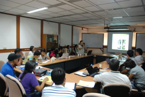 圖 4 臺灣研究人員前往 IRRI 進行雙方研究成果交流 