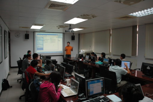 圖 6 IRRI 專家來臺灣為稻作研究人員進行訓練課程 