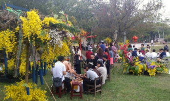 03 遊花吟活動結合茶飲,引導民眾進入花花世界 03 遊花吟活動結合茶飲,引導民眾進入花花世界