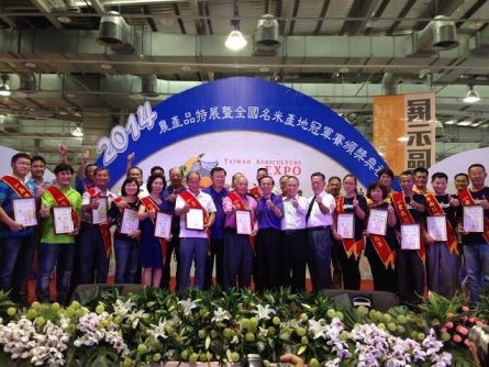 9 月 18 日在農糧署大禮堂進行第二階段的外觀性狀與食味官能評鑑作業 9 月 18 日在農糧署大禮堂進行第二階段的外觀性狀與食味官能評鑑作業