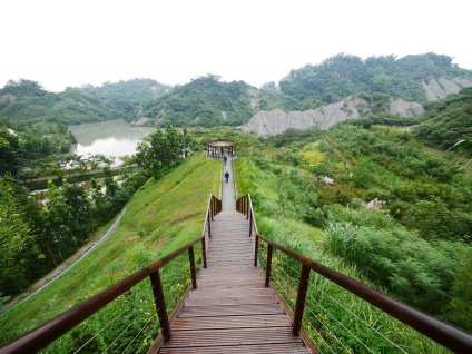 讓人漫遊安全舒適、圓弧設計與環境融合 