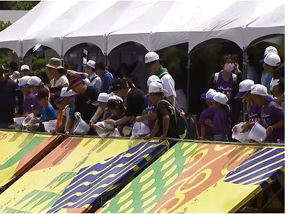 車城國小小朋友進行放流活動 （圖 / 漁業署 提供） 