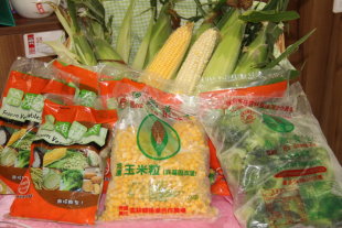 國產冷凍蔬菜產品多樣，除業務包外，今年另推出小包裝，方便團膳業者及消費者選購 