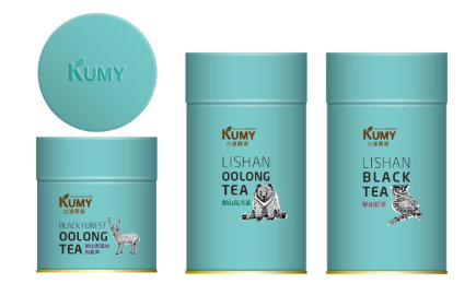 　　歷年本會 TGA 計畫成功輔導案例及其產品。（ A 圖為 100 年受輔導業者鑫溶水產實業股份有限公司「一塊吃烏魚子」產品，該產品獲本會 104 年臺北國際食品展臺灣館十大創新產品金牌獎； B 圖為 103 年受輔導業者古邁茶園，產品設計將梨山原素帶入，經展覽會測試新品牌及形象頗受買家好評； C 圖為 99 及 102 年受輔導業者霧峰區農會，以「峰田小町」品牌將轄區農民辛苦栽種的產物加工包裝成討喜的伴手禮，目前已成功拓展新加坡及中國大陸等國外市場。） 