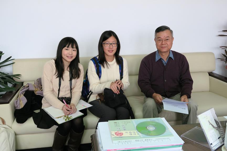 圖6　採訪團隊與張瀛福主任（亞蔬提供）