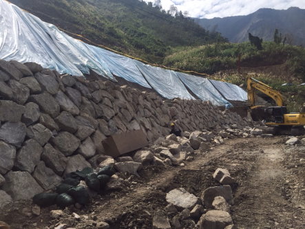 新竹林管處／竹東13林班崩塌地復育2期工程-汛期前裸露坡面鋪蓋帆布。