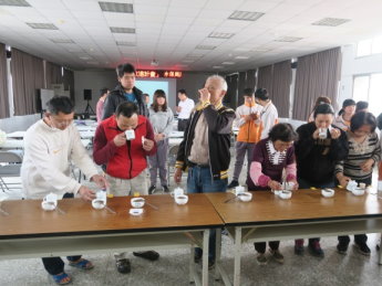 藉由茶產業相關教育課程培育在地茶人，訓練種子部隊及提升茶農相關知識與技術。