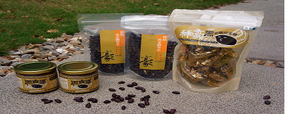 張建豪研發出口感特別濃醇郁香的黑金剛花生各項產品。