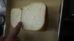03 日本以氣流式研磨出越光米穀粉，製作的米吐司