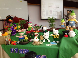 桃園蘆竹鄉家政班毛線愛心娃娃作品 